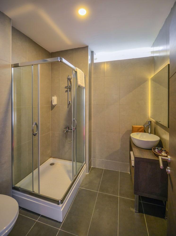 A11 Hotel Atasehir Istanbul Exterior photo