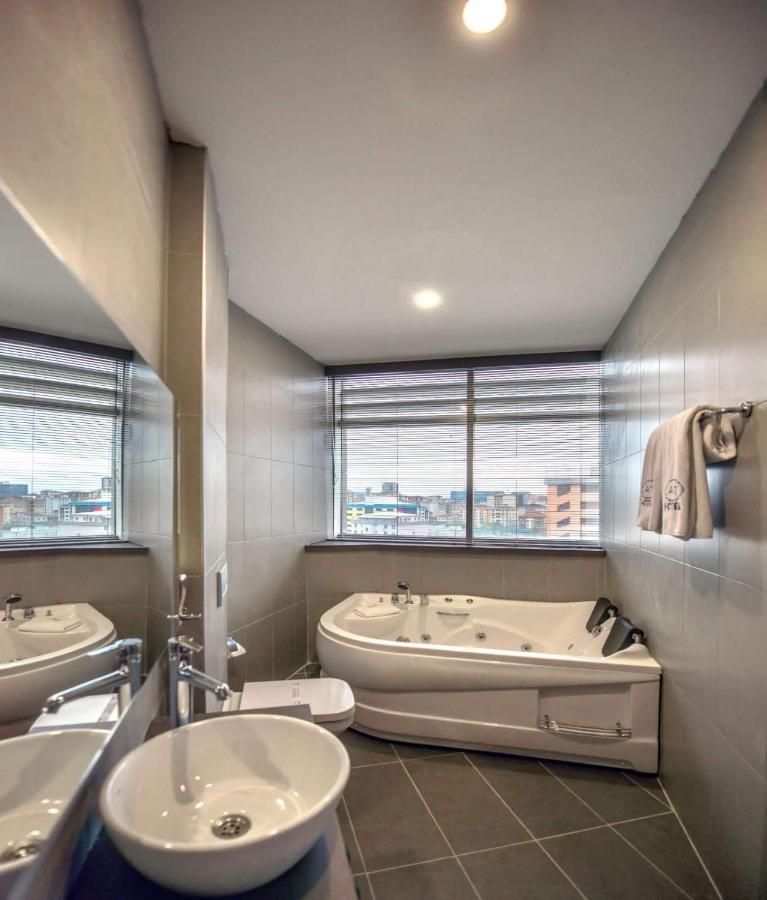 A11 Hotel Atasehir Istanbul Exterior photo